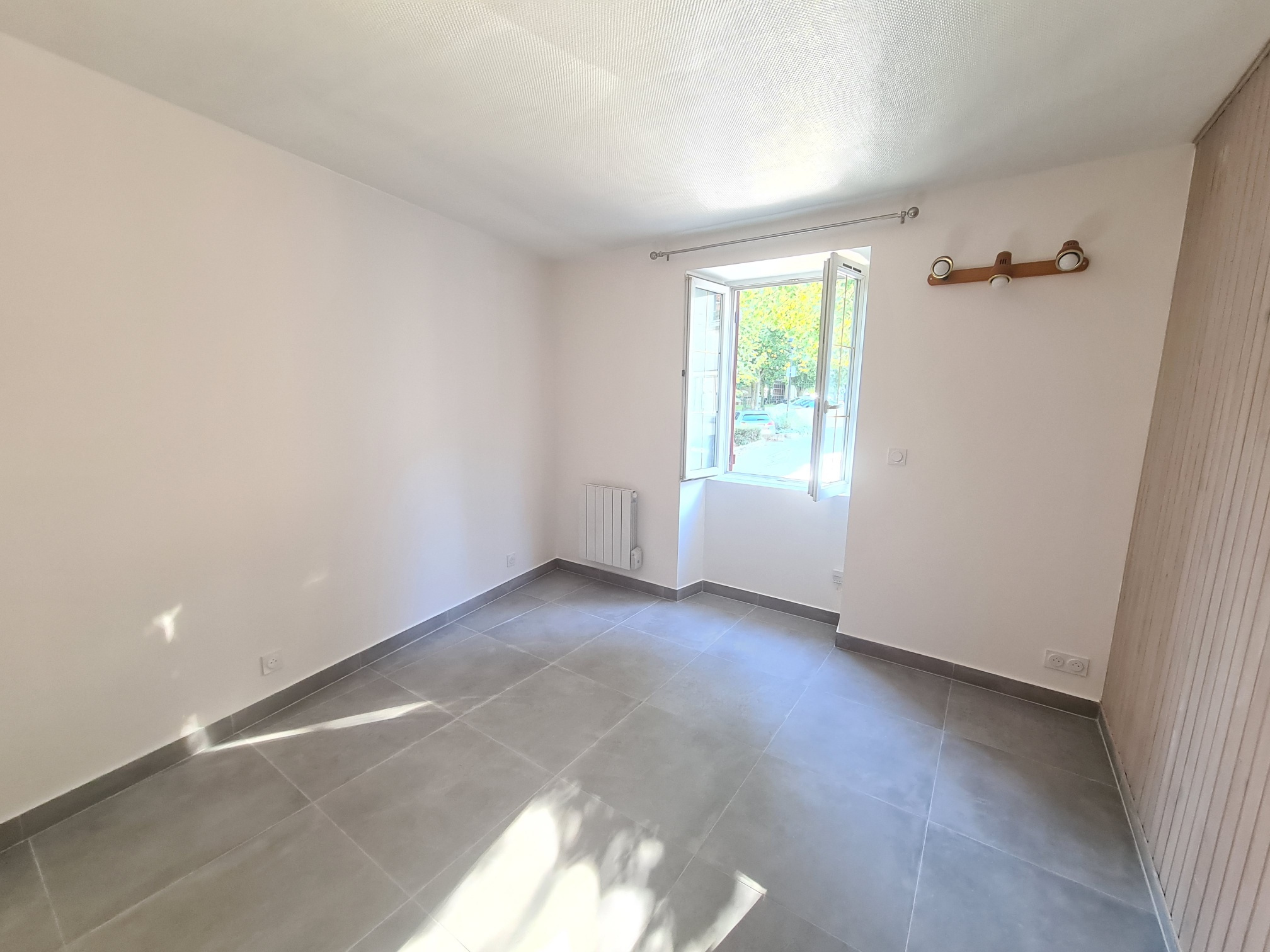 Apartment 1 pièces · 23.00 m² à Saulx les chartreux
